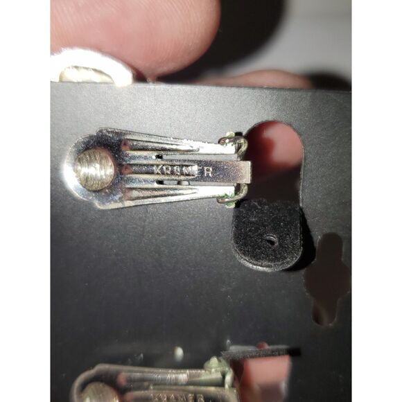 A Vintage Pair of Kramer Earrings Ear Climber Clip Back Milk Glass Wedding - Picture 6 of 9